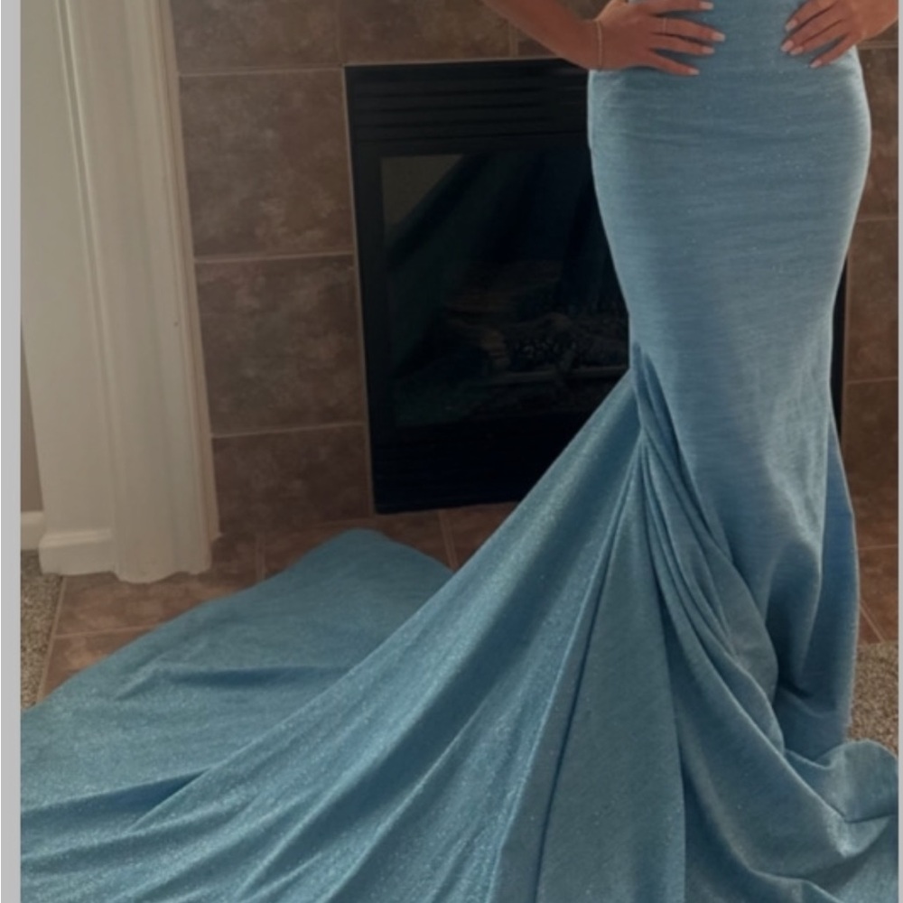 Elegant bright sky Blue Evening Gown/Prom